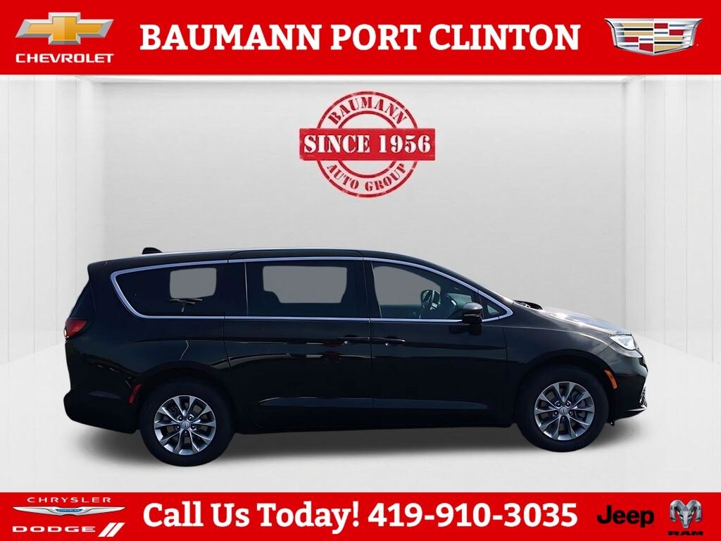 New 2026 Chrysler Pacifica SELECT AWD Passenger Van