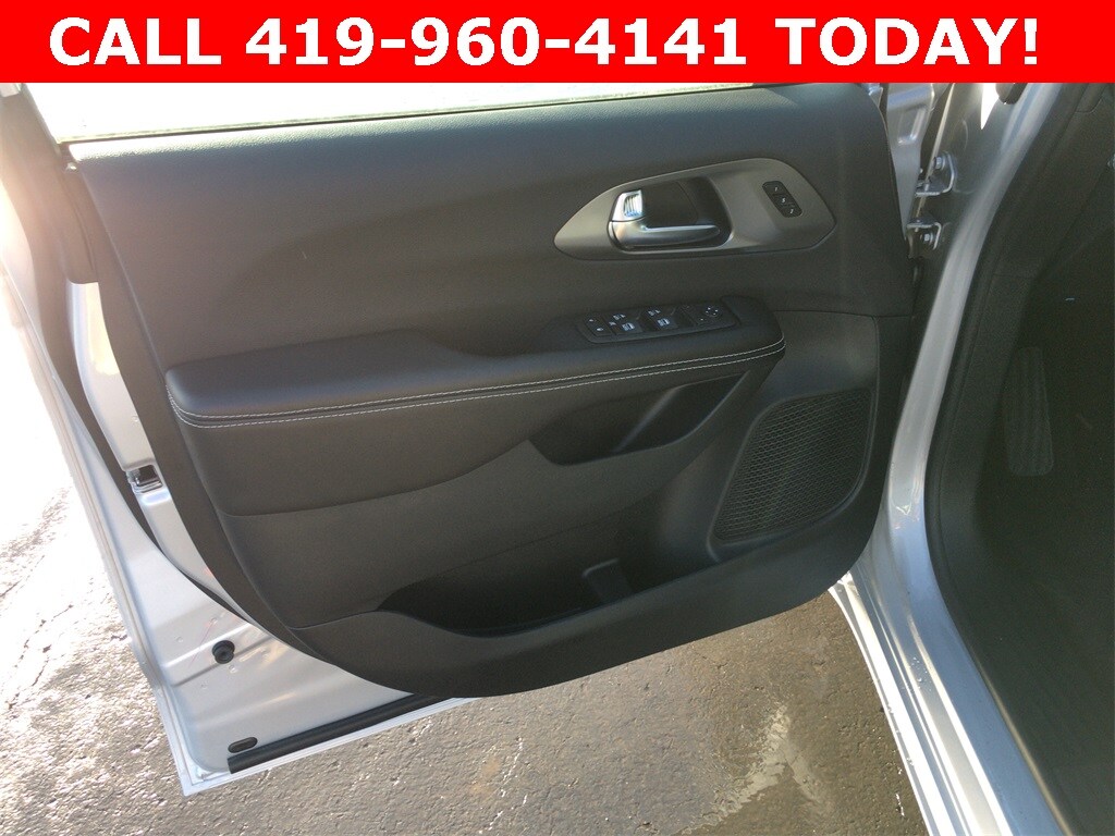 New 2026 Chrysler Pacifica SELECT AWD Passenger Van