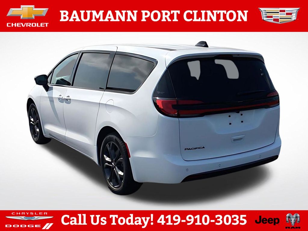 2026 Chrysler Pacifica Select - Photo 8