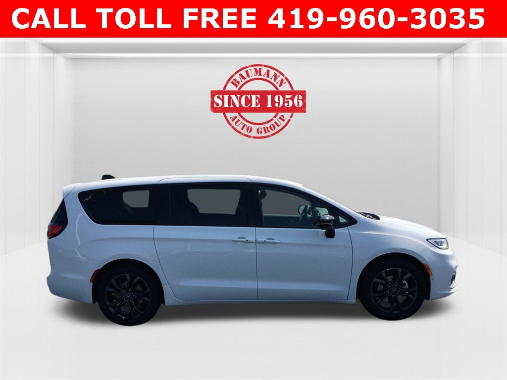 New 2026 Chrysler Pacifica SELECT Passenger Van