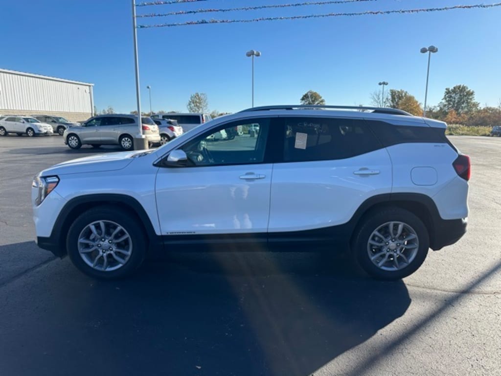 Used 2024 GMC Terrain SLT SUV