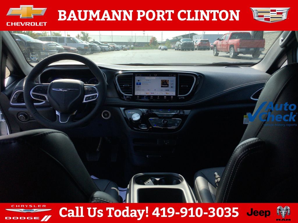 2026 Chrysler Pacifica Select - Photo 17