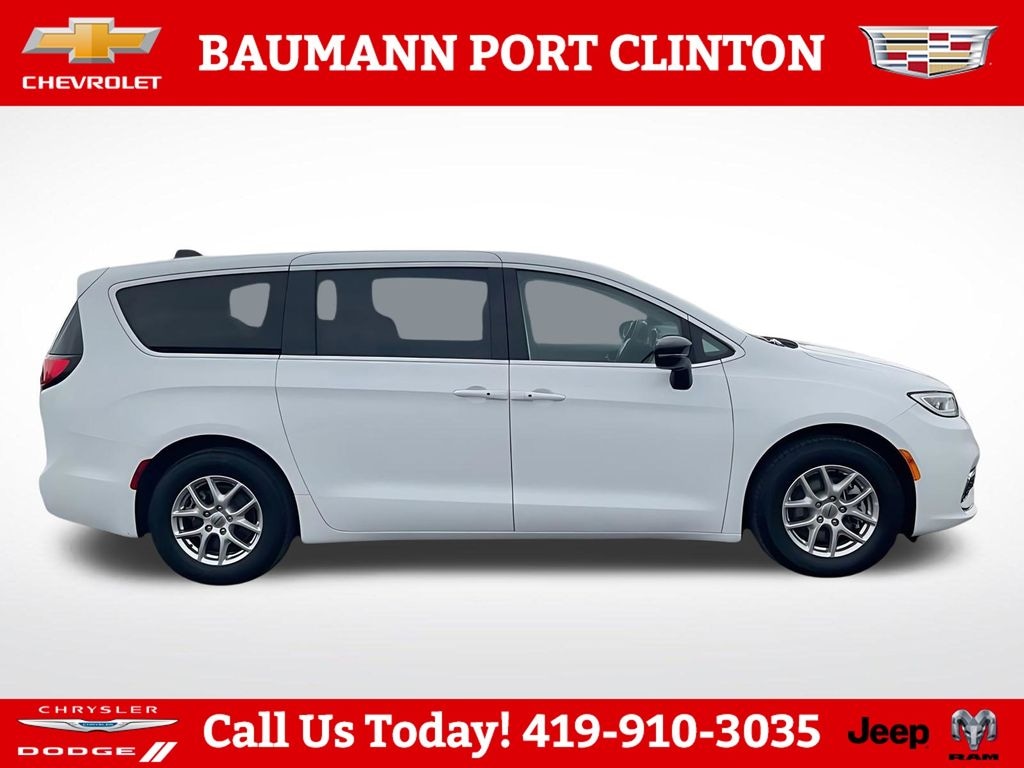 Used 2024 Chrysler Pacifica Touring L Minivan/Van