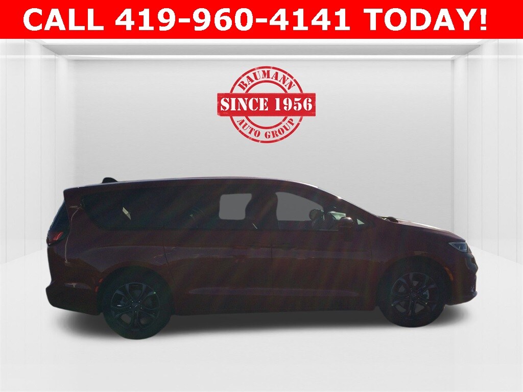 2026 Chrysler Pacifica photo 4