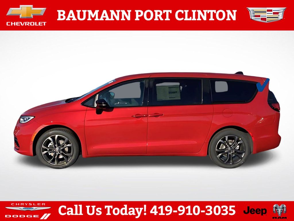 2026 Chrysler Pacifica Select - Photo 9