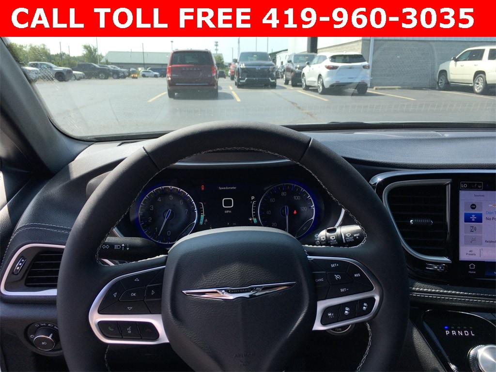 New 2026 Chrysler Pacifica SELECT Passenger Van