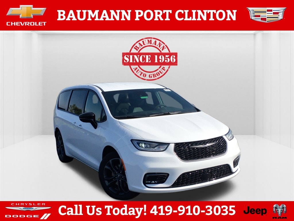 2026 Chrysler Pacifica Select's photo