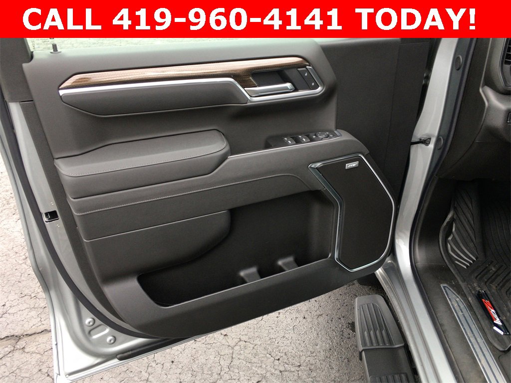 2026 Chevrolet Silverado 1500 RST photo 2