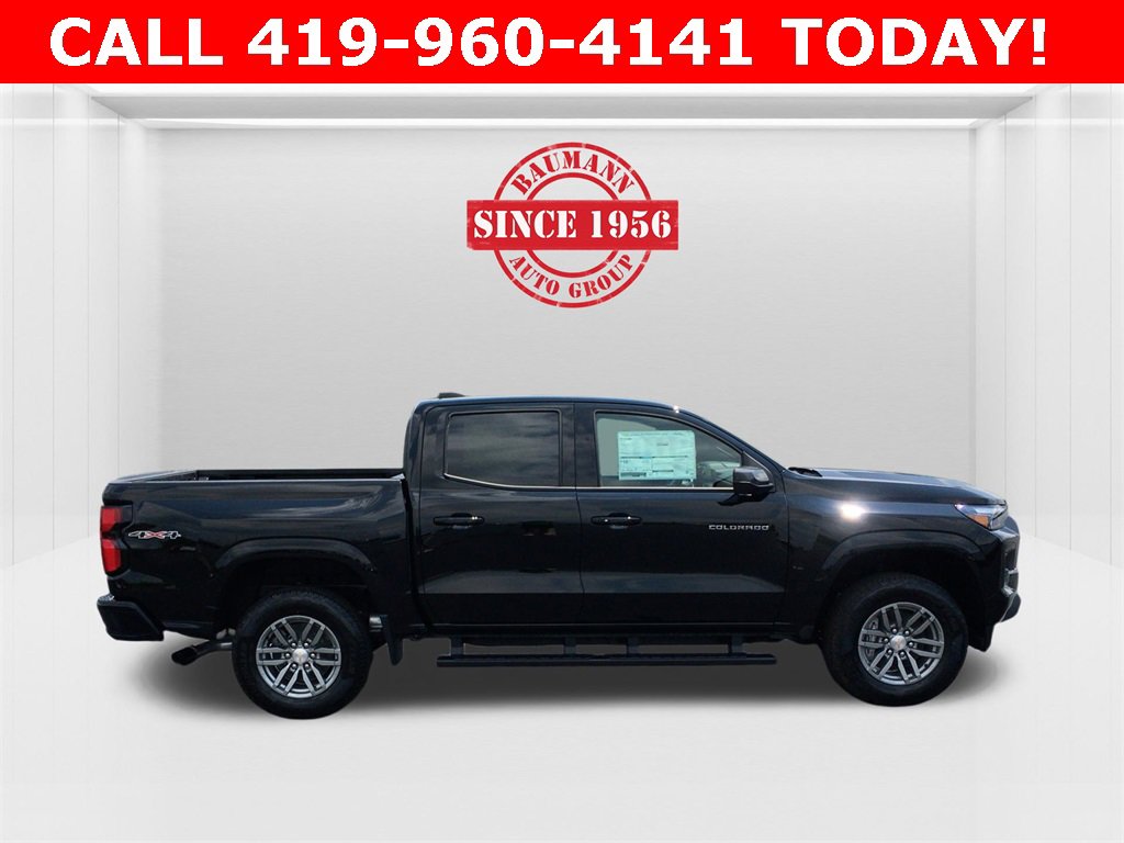 2025 Chevrolet Colorado Work Truck LT photo 3