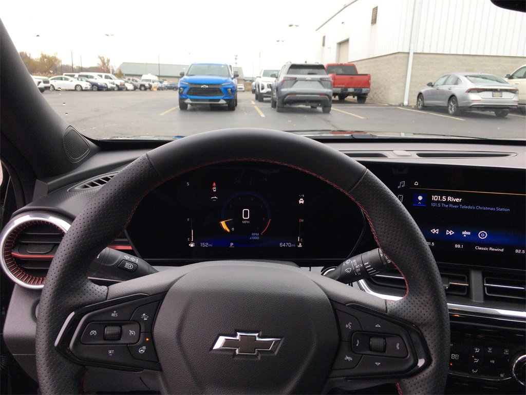 2025 Chevrolet Trax photo 3