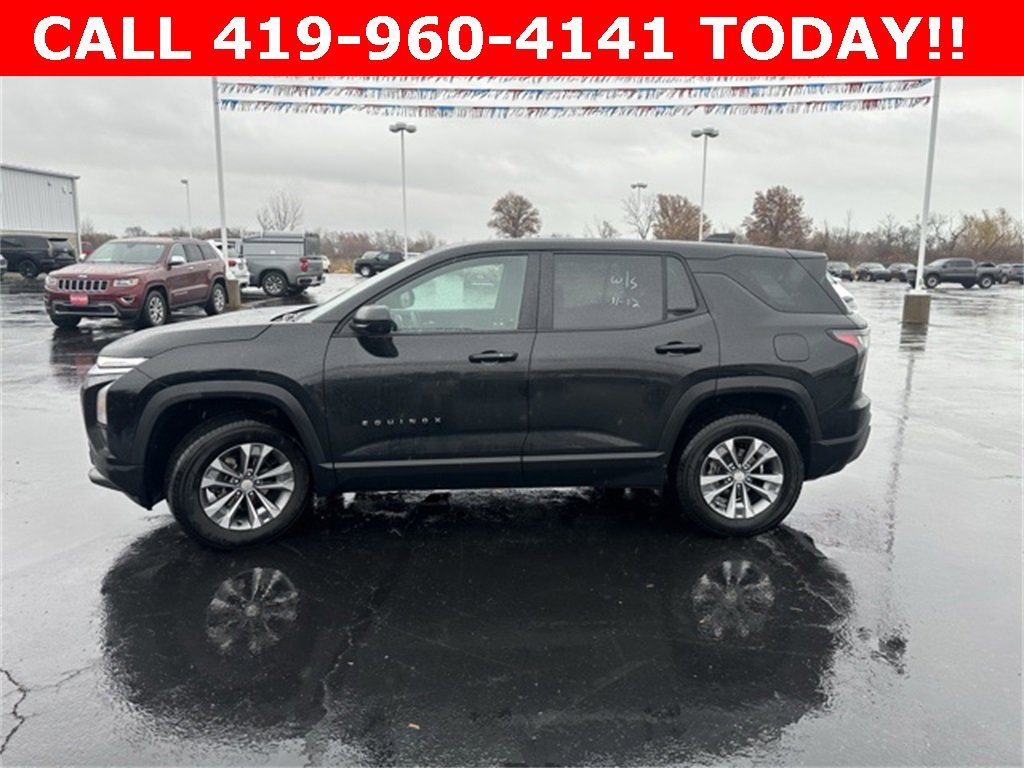 2025 Chevrolet Equinox LT photo 2