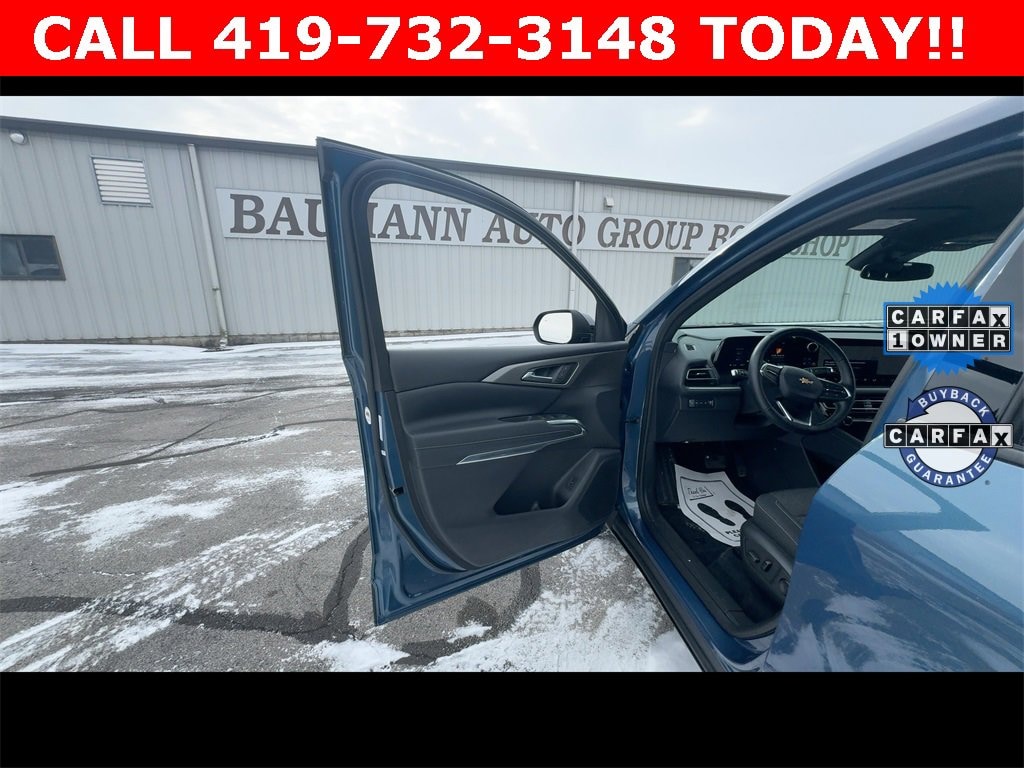 Used 2025 Chevrolet Traverse LT SUV