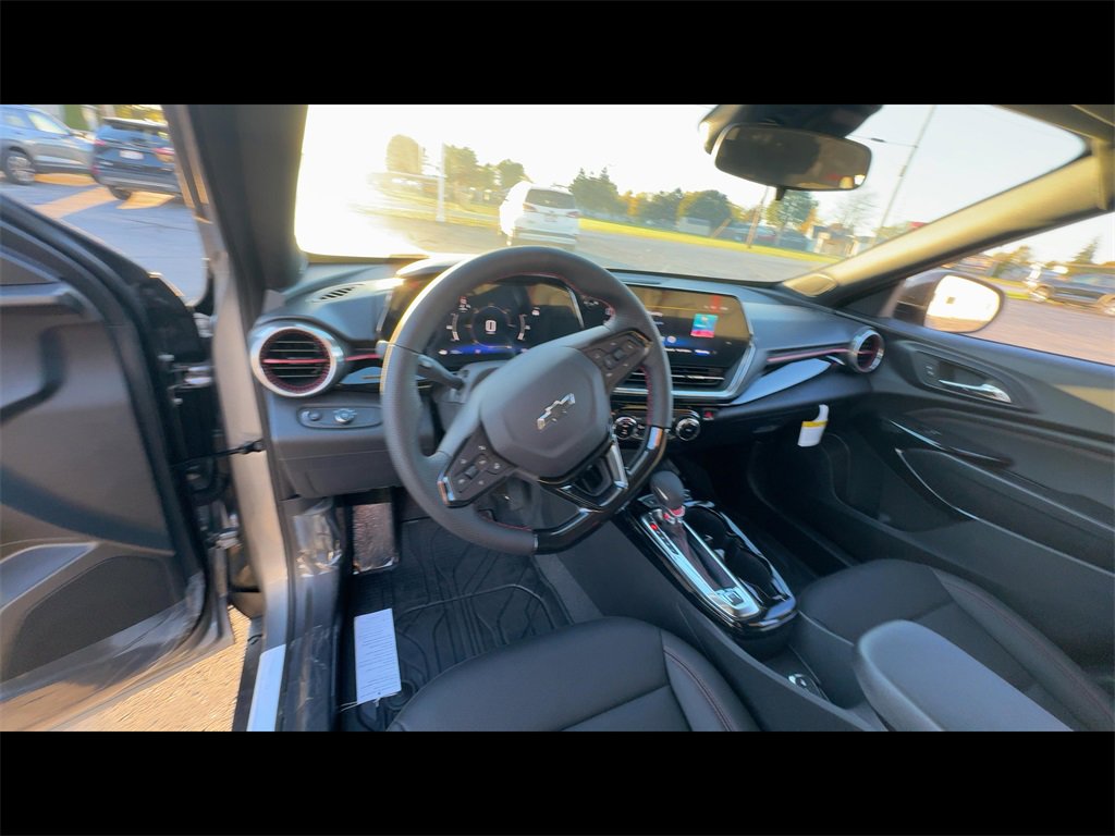 2025 Chevrolet Trax photo 3