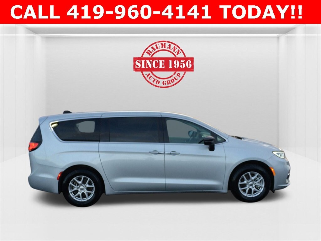 Used 2024 Chrysler Pacifica Touring L