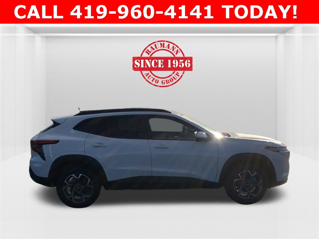 2026 Chevrolet Trax LT photo 2