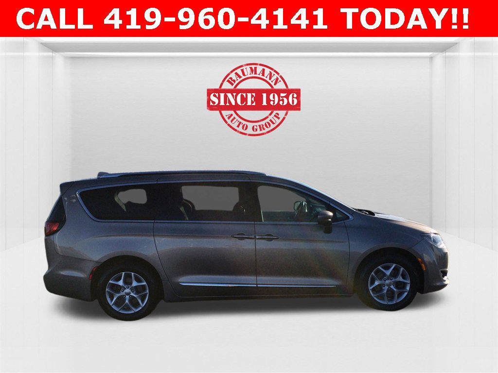 2018 Chrysler Pacifica Touring Plus photo 4