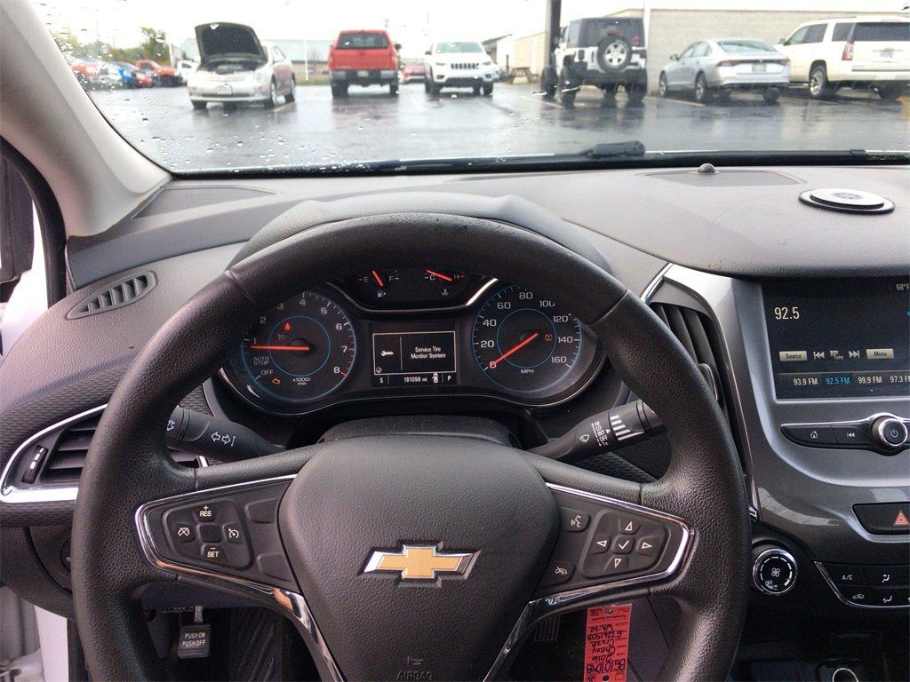 2016 Chevrolet Cruze LT photo 3
