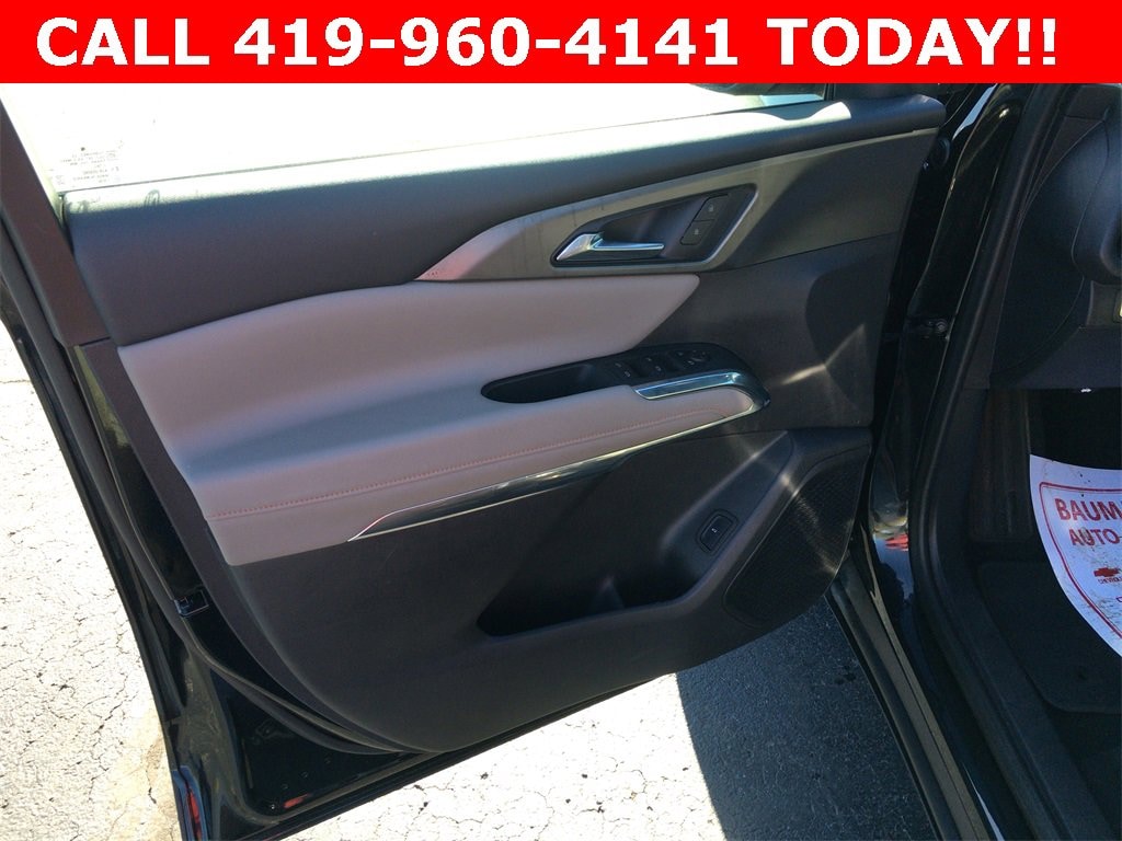 Used 2025 Chevrolet Traverse LT SUV