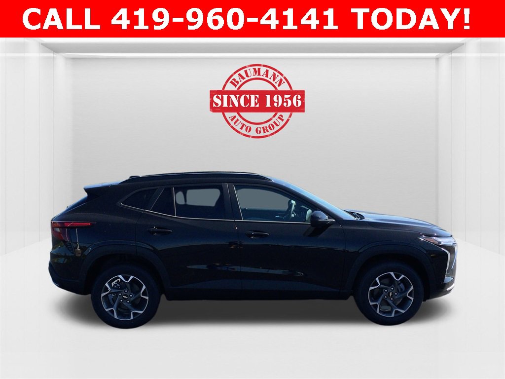 2026 Chevrolet Trax LT photo 2