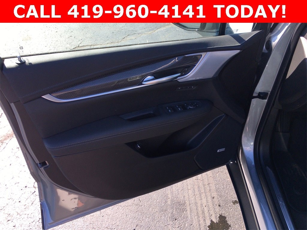 New 2025 CADILLAC XT5 Sport SUV