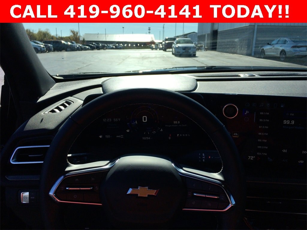 Used 2025 Chevrolet Traverse LT SUV