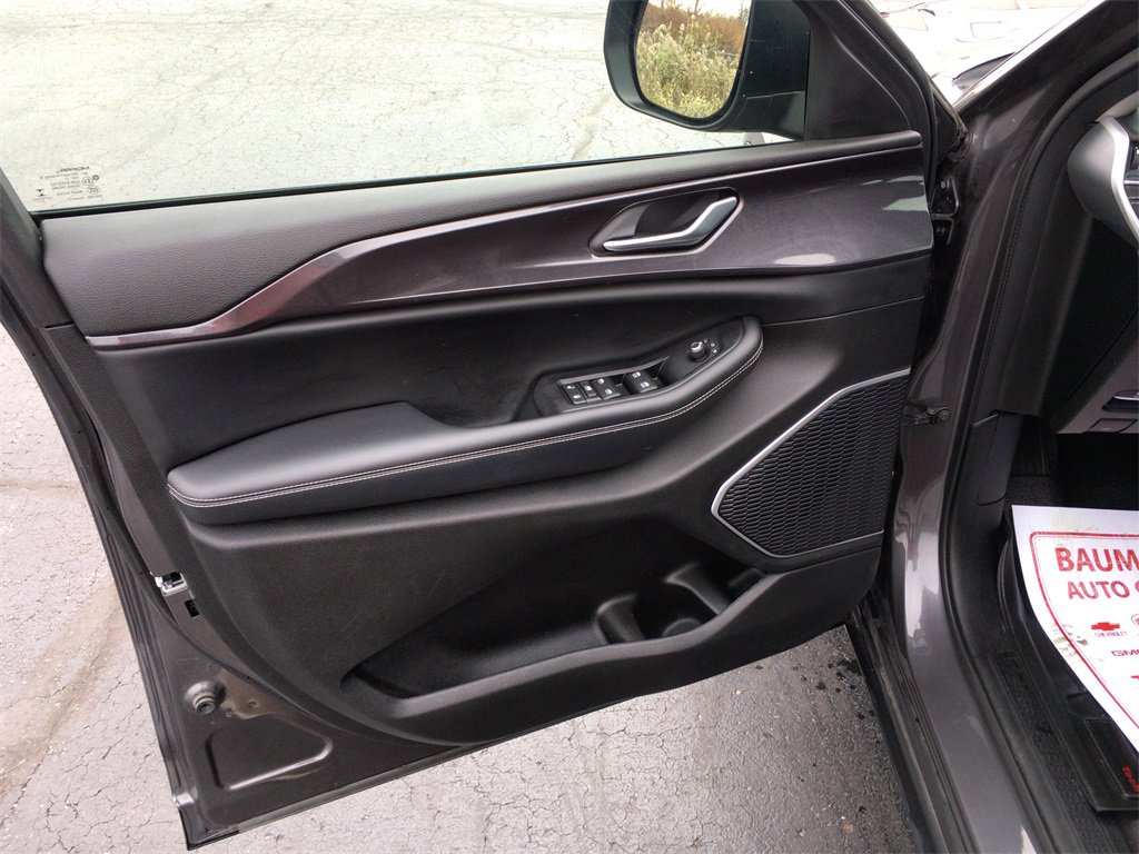 2021 Jeep Grand Cherokee Laredo photo 2