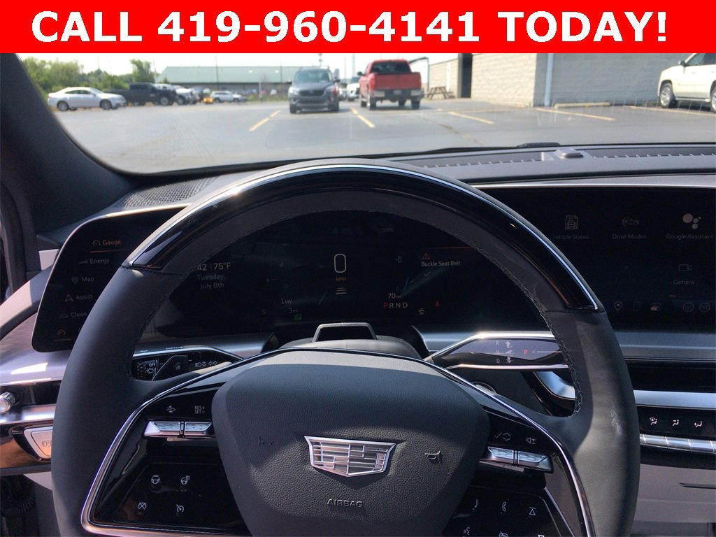 2025 Cadillac Lyriq Luxury photo 3