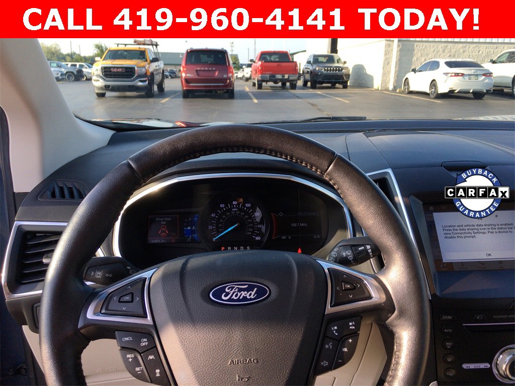 2019 Ford Edge Titanium photo 2