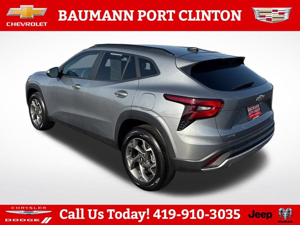 Used 2025 Chevrolet Trax LT SUV