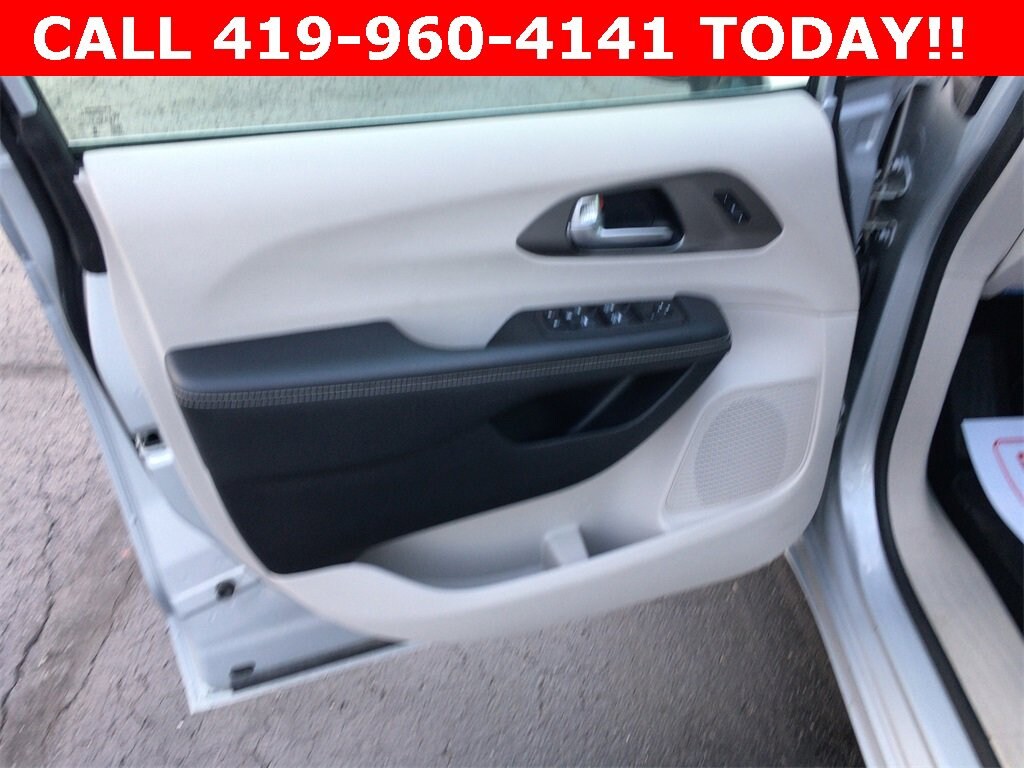 Used 2024 Chrysler Pacifica Touring L