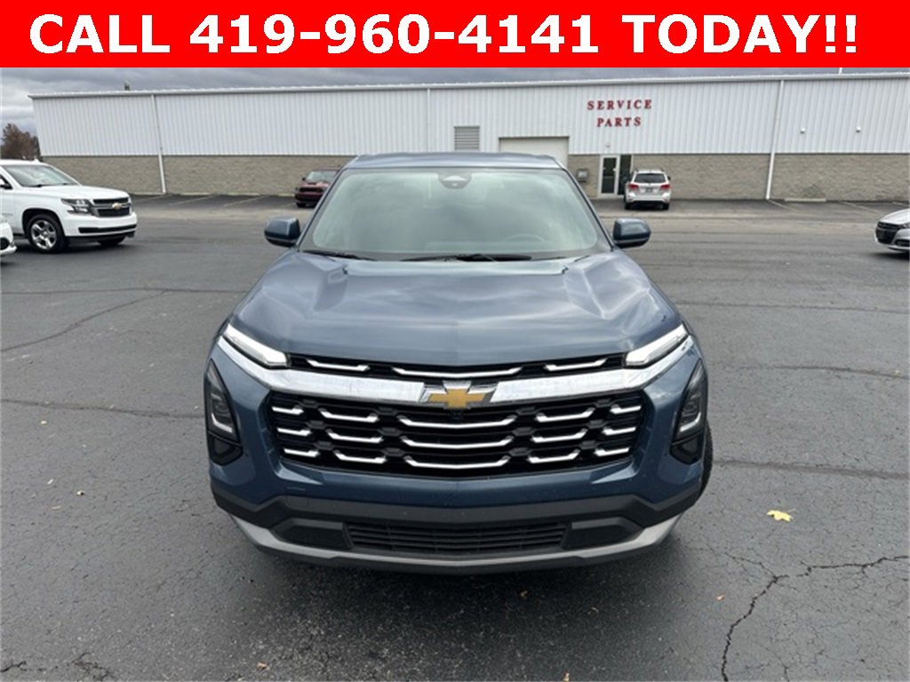 2025 Chevrolet Equinox LT photo 2