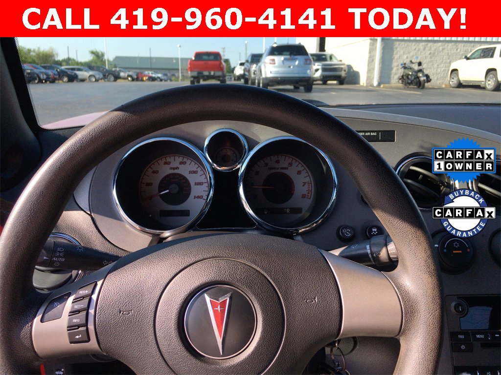 2009 Pontiac Solstice Base photo 2