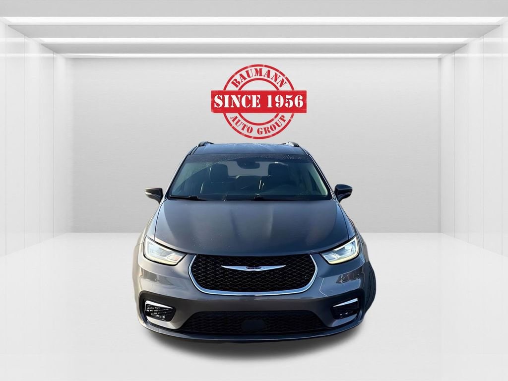 Used 2022 Chrysler Pacifica Touring L