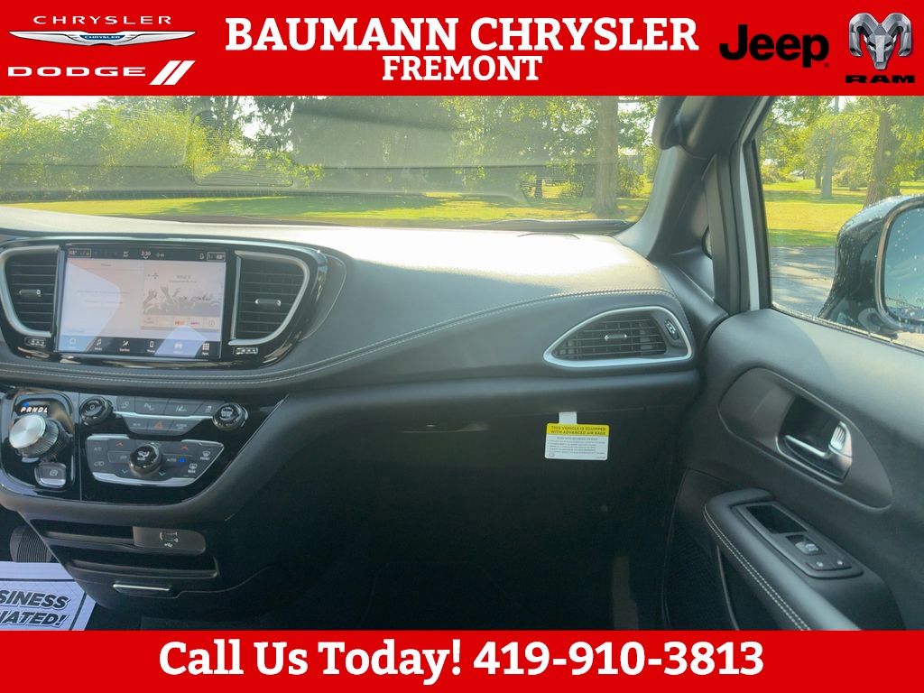 2026 Chrysler Pacifica Select - Photo 13