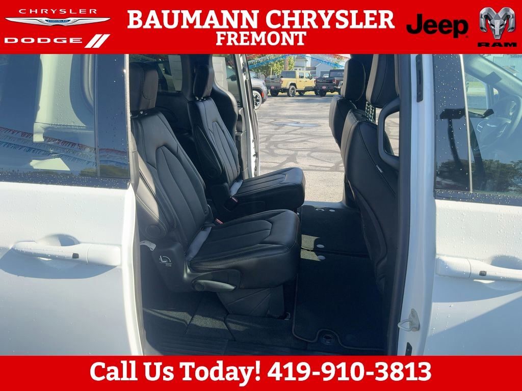 2026 Chrysler Pacifica Select - Photo 14