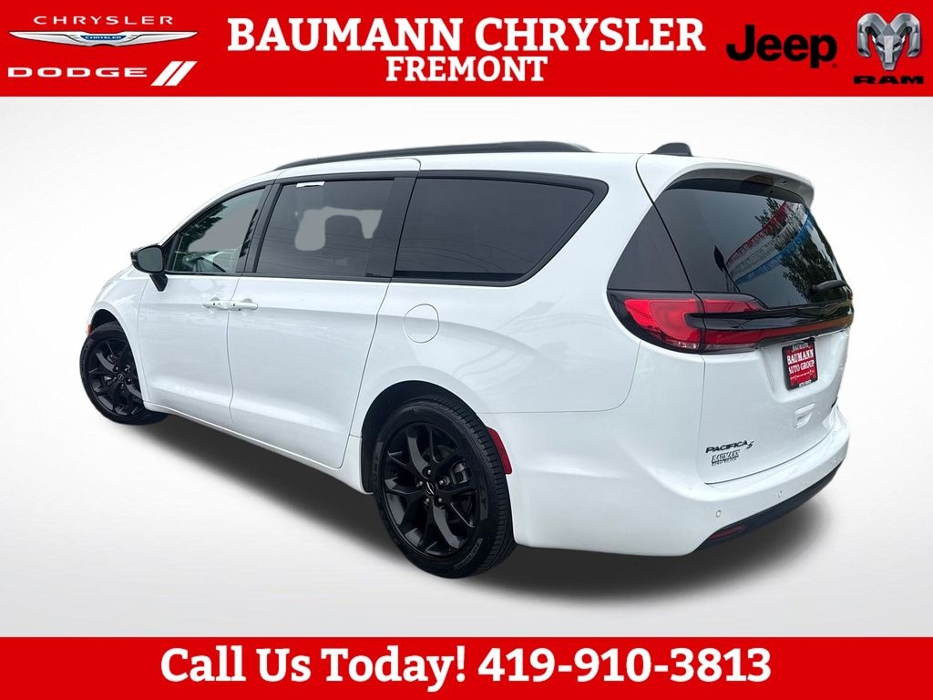 Used 2026 Chrysler Pacifica Limited Minivan/Van