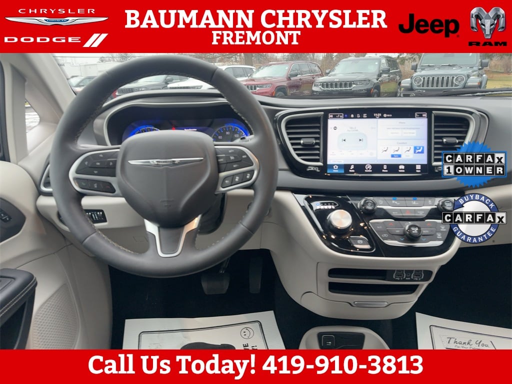 Used 2024 Chrysler Pacifica Touring L Minivan/Van