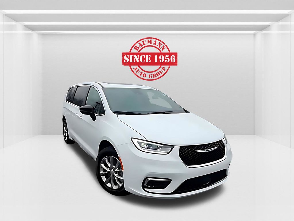 2026 Chrysler Pacifica Passenger Van 