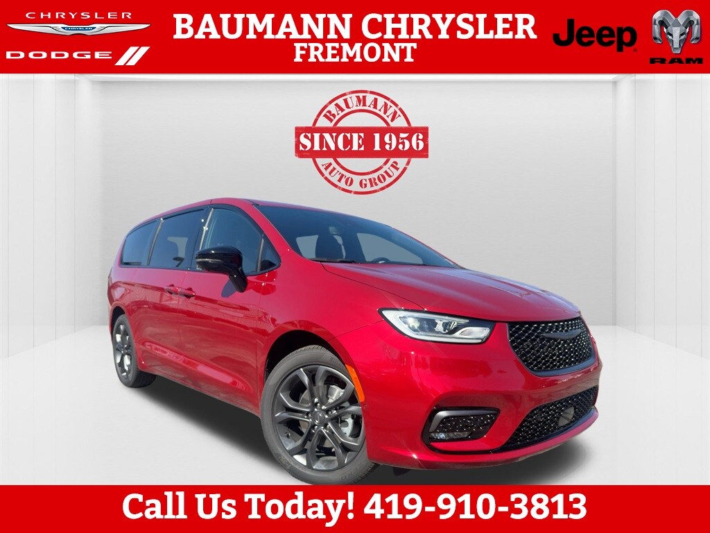 2026 Chrysler Pacifica Passenger Van 