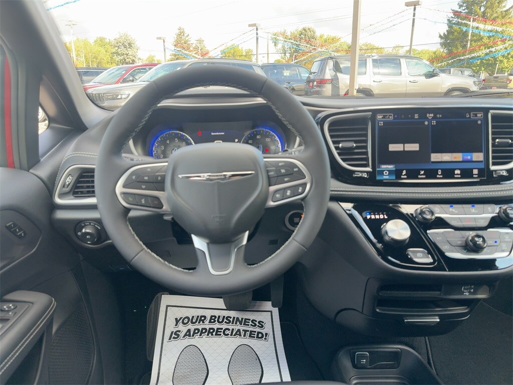 2026 Chrysler Pacifica photo 3