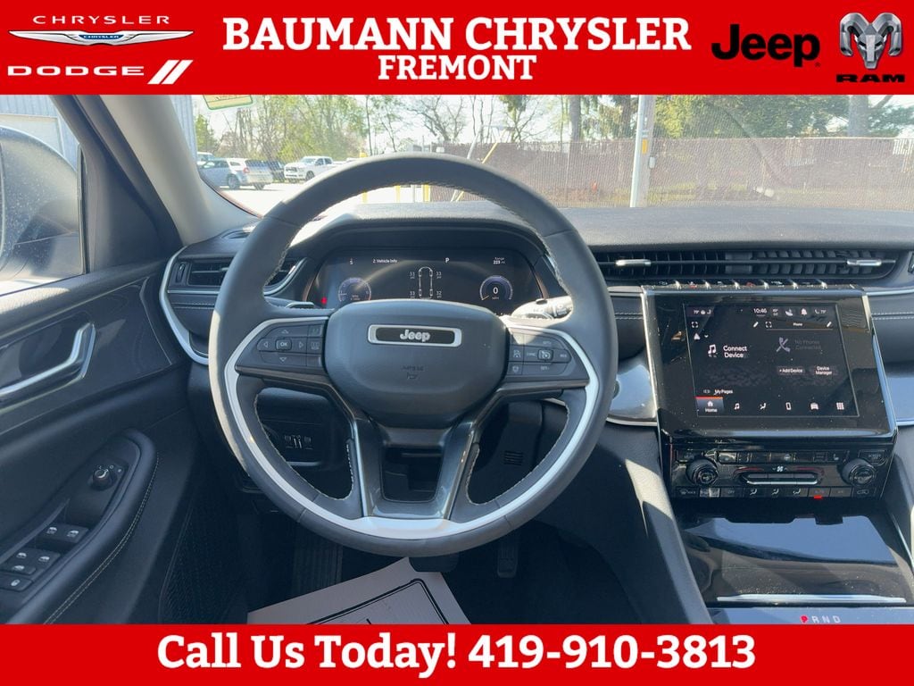 Used 2023 Jeep Grand Cherokee L Laredo SUV