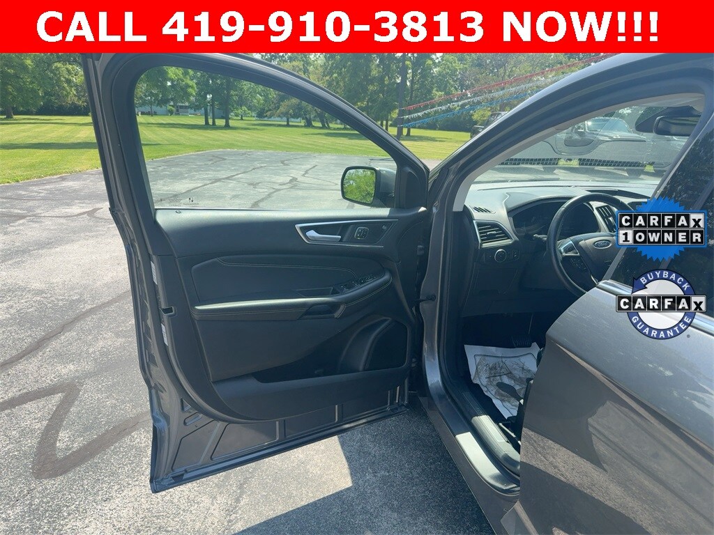 2022 Ford Edge Titanium photo 2