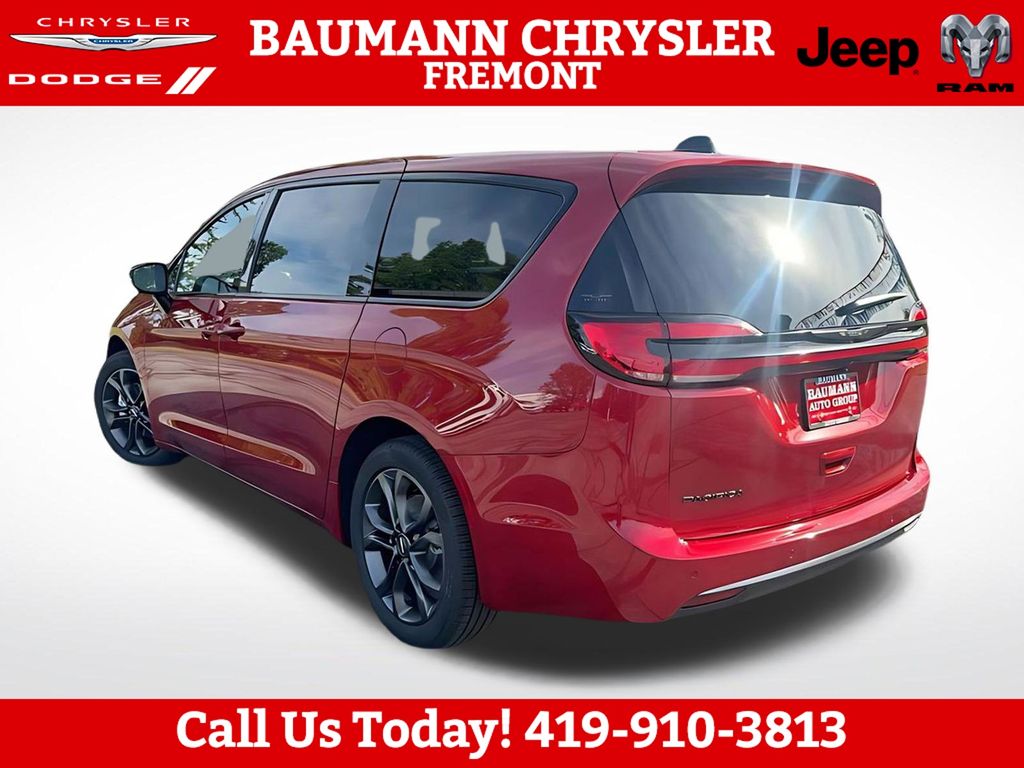 2026 Chrysler Pacifica Select - Photo 8