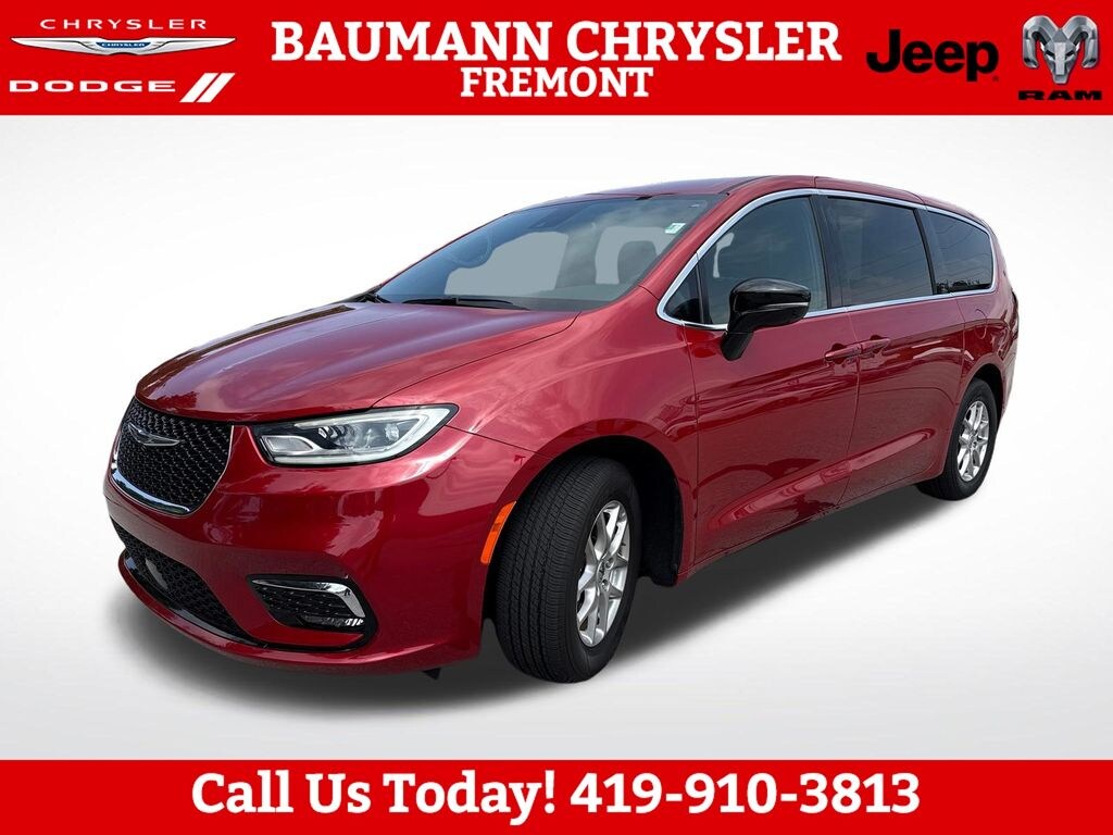 Used 2025 Chrysler Pacifica Select Minivan/Van