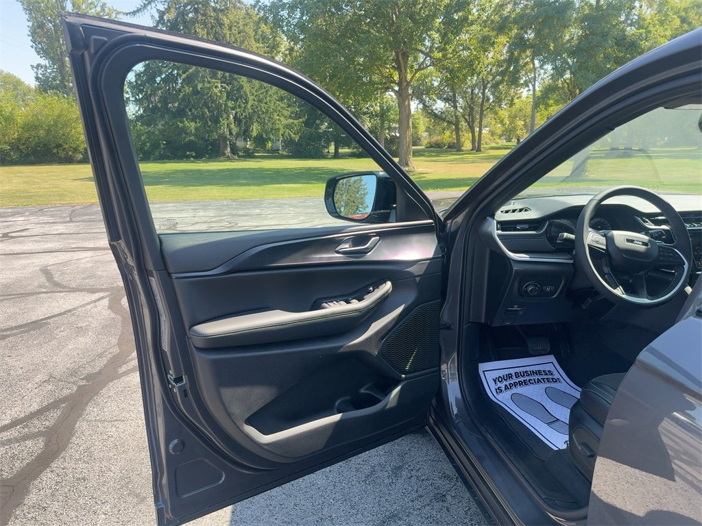 New 2025 Jeep Grand Cherokee L ALTITUDE X 4X4 Sport Utility