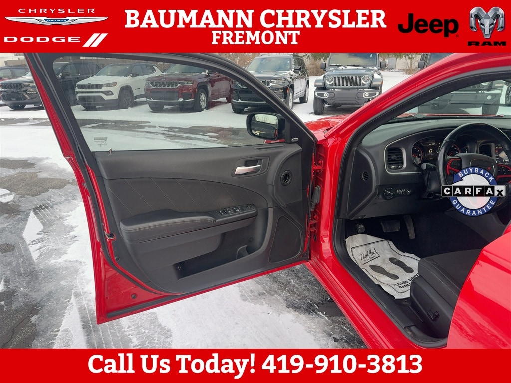 Used 2019 Dodge Charger SXT with VIN 2C3CDXJG7KH743425 for sale in Fremont, OH