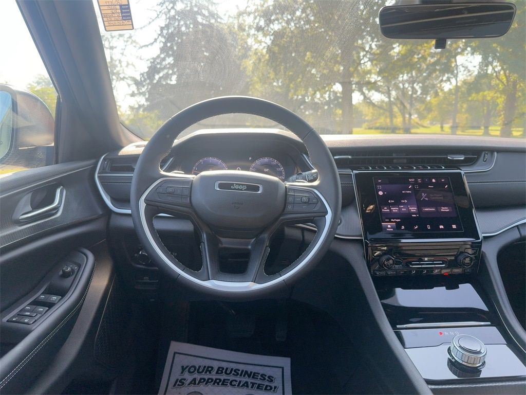 New 2025 Jeep Grand Cherokee L LAREDO X 4X4 Sport Utility