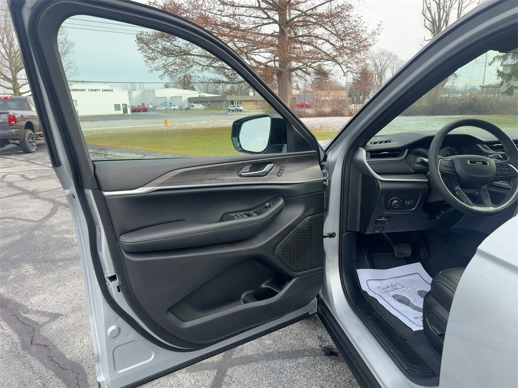 New 2025 Jeep Grand Cherokee LIMITED 4X4 Sport Utility