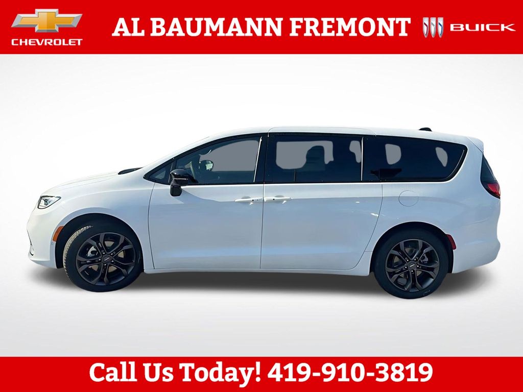 2026 Chrysler Pacifica Select - Photo 9