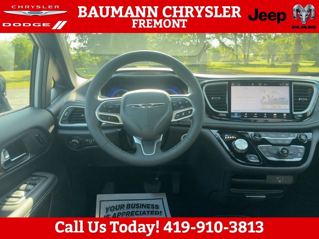 New 2026 Chrysler Pacifica SELECT Passenger Van